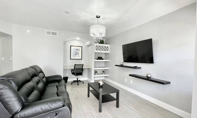 Metro West Condo | 1 Bedroom Condo 378503 by Houzlet
