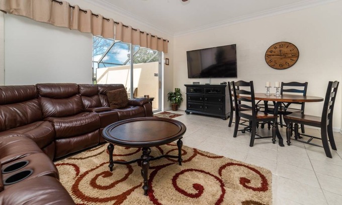 Windsor Hills House | 129 m² House ∙ 3 bedrooms ∙ 7 guests