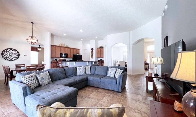 Historic Downtown Kissimmee House | 261 m² House ∙ 5 bedrooms ∙ 10 guests