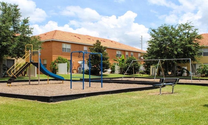 Crestwynd Bay Villa | 3 Bedroom Townhome with free WiFi/Crib, only 1.5 miles to Disney