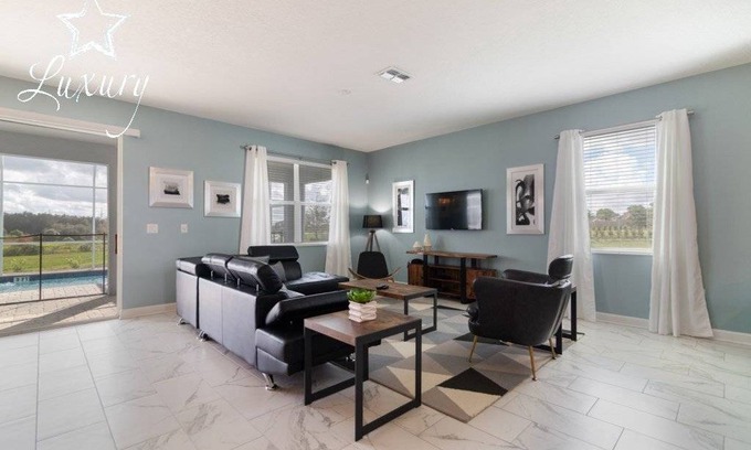 Historic Downtown Kissimmee House | 363 m² House ∙ 8 bedrooms ∙ 16 guests
