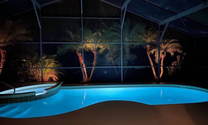 Cumbrian Lakes House | 4 Bedroom Private Pool+Spa Home 8 Miles to Disney