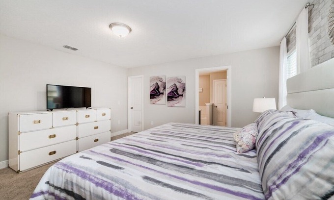 Loughman House | 5267 Wildwood Way