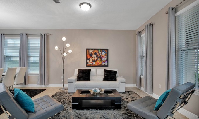 Loughman House | 7 Bedrooms/5 Bathrooms/Solterra (4103 OD)