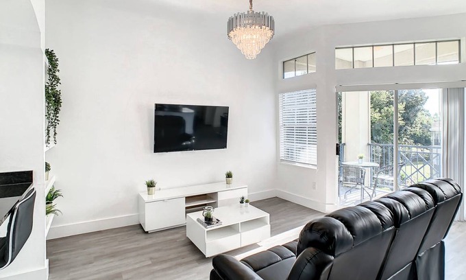 Metro West Condo | 78 m² Condo ∙ 1 bedroom ∙ 2 guests