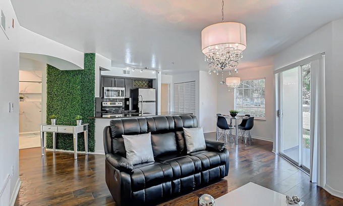 Metro West Condo | 78 m² Condo ∙ 1 bedroom ∙ 2 guests