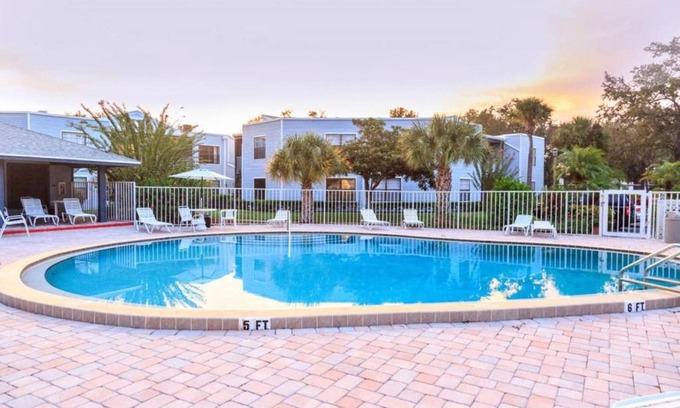 Ventura House | Atrium Drive Getaway