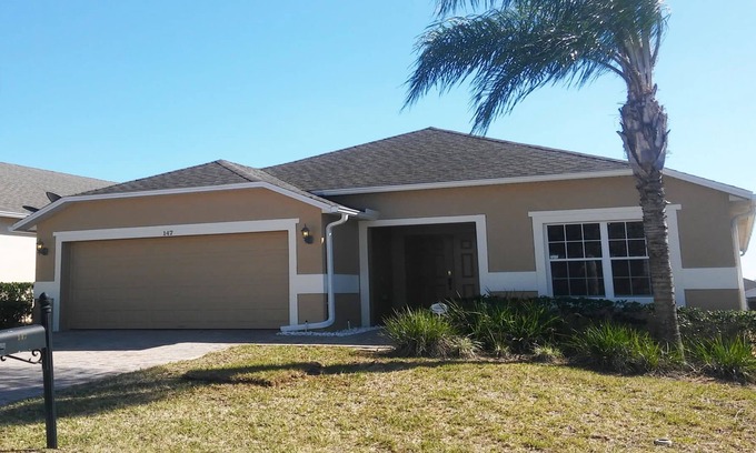 Highgate Park House | Beautiful 4 Bed/3 bath South-Facing Pool Home, 8 miles to Disney World!