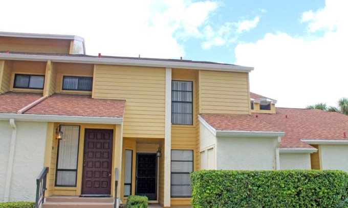 Ventura Apartment | Clubview Two-Bedroom Condo #3006