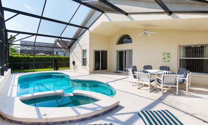 Cumbrian Lakes House | ⛱ Cumbrian Lakes – Modernised Luxury Pool Home - Disney & Highway 192 Area ✈