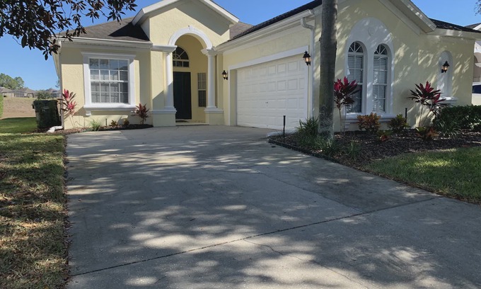 Calabay Parc House | Disney 4 Bedrooms with Pool, 8 miles from Disney!