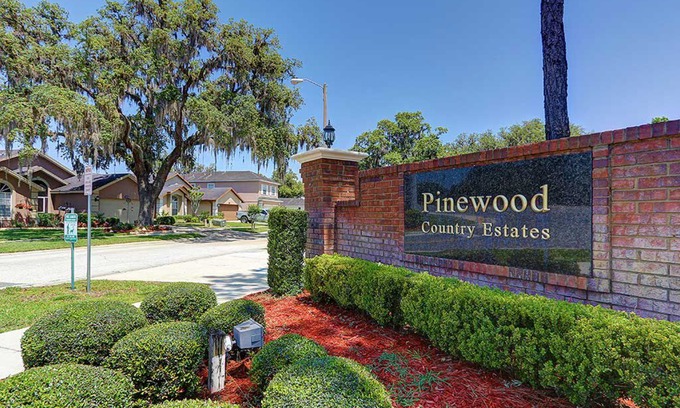 Pinewood Country Estates Villa | Disney Area 6 Bed Executive Villa with Pool and Lake Frontage