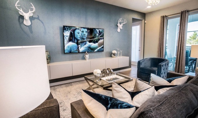 Kissimmee House | DISNEY LUXURIOUS/5BD/POLL SONOMA WHITEROSE VILLA LUXURY MEETS AFFORDABILITY