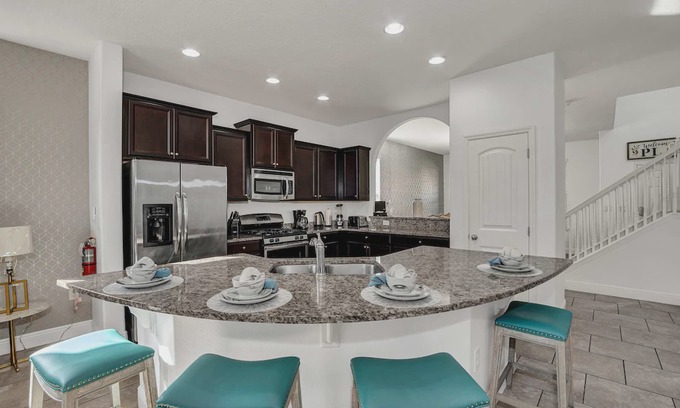 Loughman House | Family Resort - 5BR Resort Home - Private Pool, Hot Tub And BBQ!
