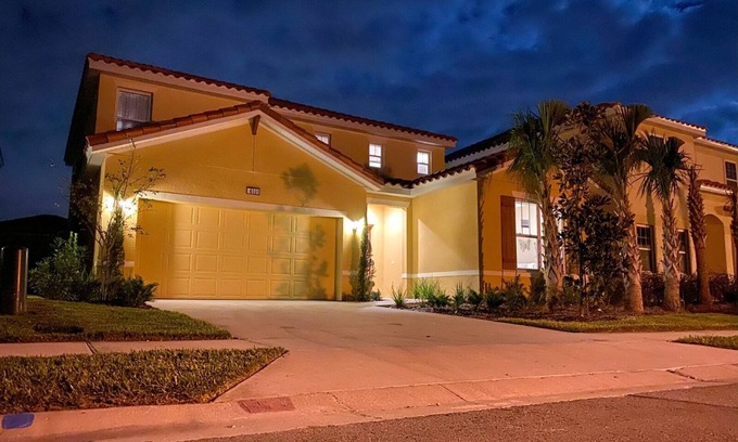 Loughman House | Fantastic 6 Bedroom Near Disney | Solterra Resort