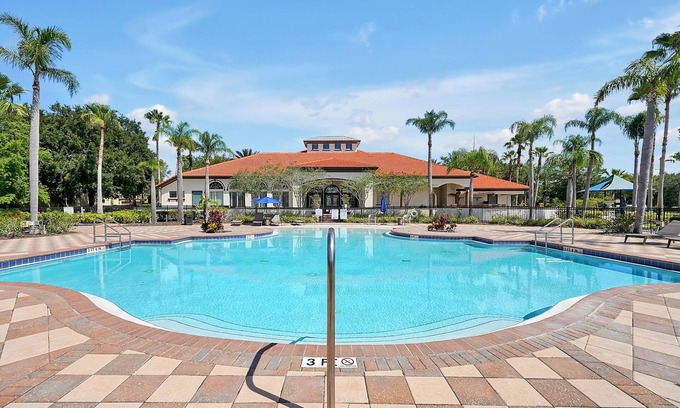 Loughman House | FREE POOL HEAT Beautiful 4 BR Resort Home With Pool & Hot Tub