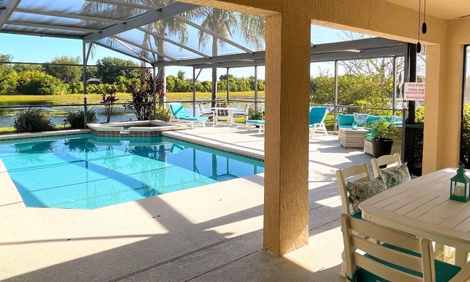 Orange Tree Villa | Hidden Waterfront Oasis - 18 minutes to the Disney Entrance!