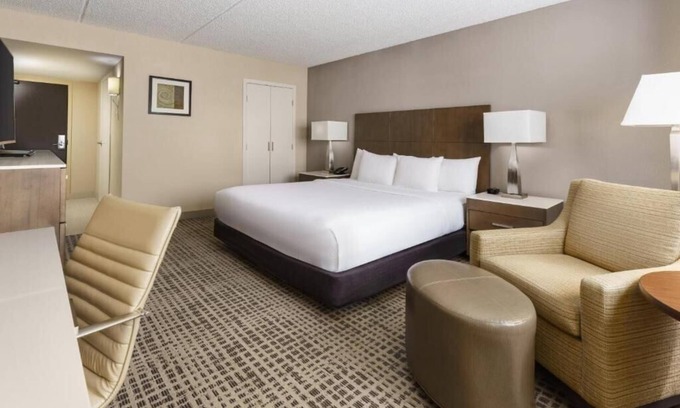 Airport North Apartment | King Room Near Airport Lakes Park ORL