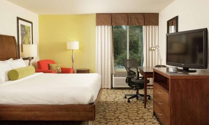 Airport North Apartment | King Room Near Airport Lakes Park ORL