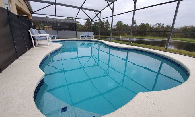 Sandy Ridge House | LAKE VIEW 4BR BUNGALOW, Private Pool, Games Room; FAST 500mbps WIFI