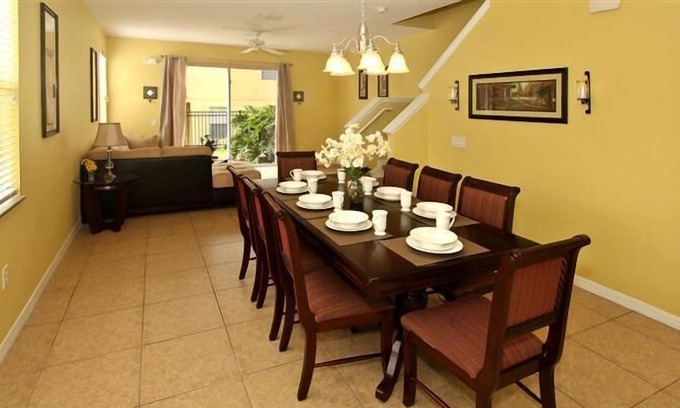 Crestwynd Bay House | Location, Location!!! Elegant 3BD/2.5BA Towmhome, 1.5 miles to Disney Parks