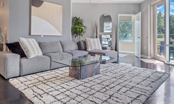 South Eola Condo | Lovely 2/2 Apartment in Downtown Orlando with parking
