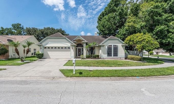 Ventura House | Luxurious Orlando Home in Gated Golf Community Pool WIFI 3 Bedroom 2 Bath Sleeps 8