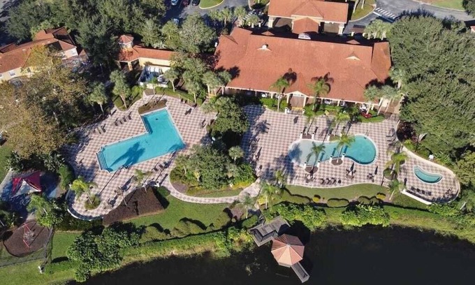 West Kissimmee House | Luxury Townhouse with hot tub in Encantada Resort.