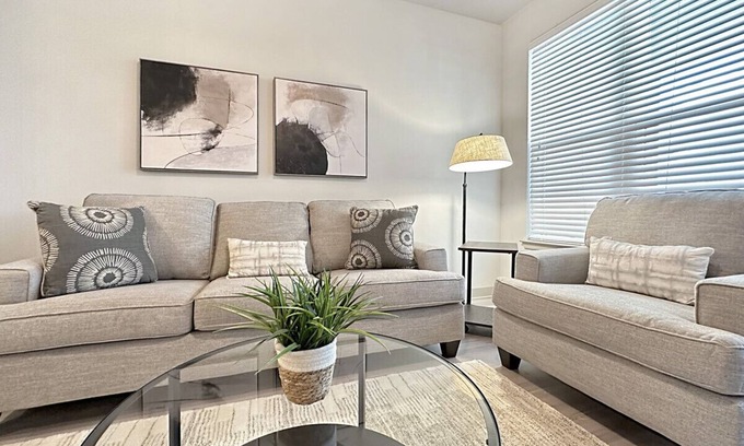 Colonial Town Center Apartment | Modern Luxury, Minutes to Downtown Orlando