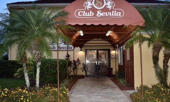 Kissimmee Resort | Near Theme Parks - 4 Night Minimum