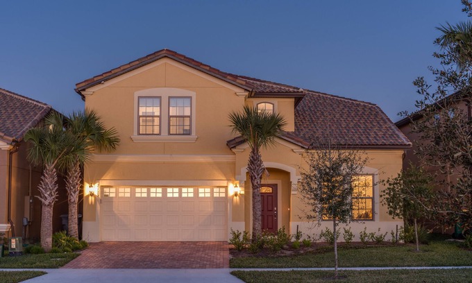 Four Corners Villa | NEW LUXURY LAKE FRONT VILLA. Hot Tub, Pool, Games Room, Windsor at Westside