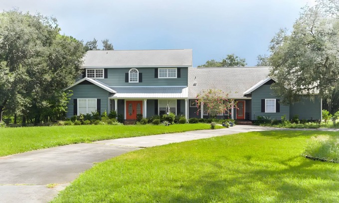 Oviedo House | Orlando Spacious Modern Comforts