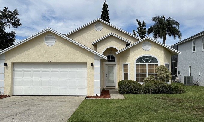 Pinewood Country Estates Villa | Private Villa With A Large Private Pool And Spa, 15 mins from Disney