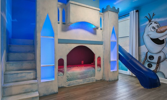 Davenport House | PROMO 8BR Villa,Outstanding Game Room,Resort - by Blue Sky Villas