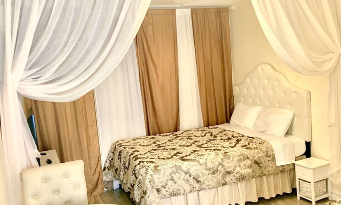Orlando Apartment | Romantic Getaway Studio- UCF area