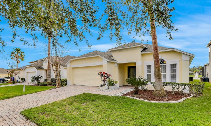 Cumbrian Lakes House | Snowbird-friendly home with private outdoor pool, grill, patio, lake views, & AC