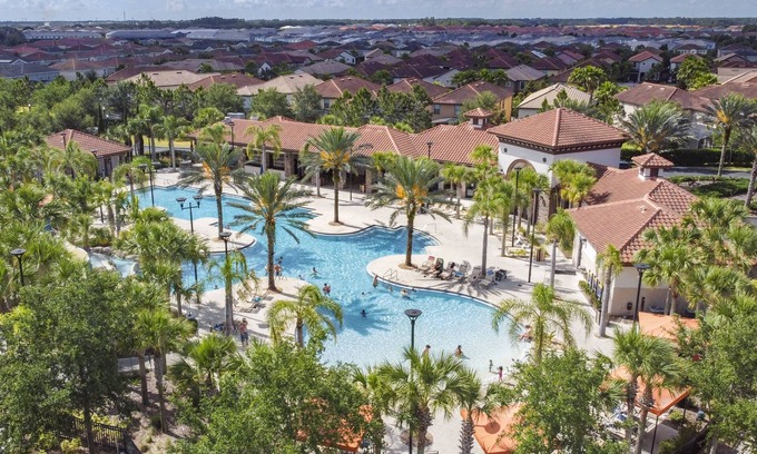 Loughman House | Soltera Resort w/Lazy River & Private Pool,Min 2 Disney