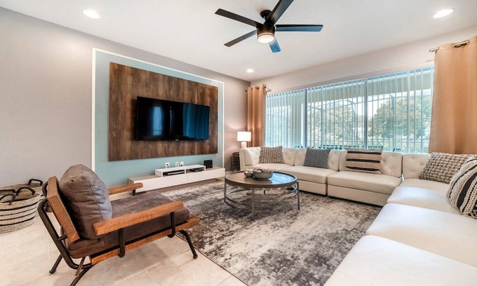 Sunridge Woods House | Solterra 8BR Greenview Pool/Spa Near Disney World