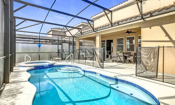 Loughman House | Solterra Luxury 6BR Villa with Game Room & Pool