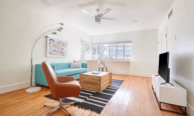Lake Cherokee Apartment | Sonder Wellborn | Superior Queen Suite+