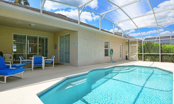 Esprit House | SPACIOUS BEDROOM, PRIVATE POOL, VERY CLOSE TO THEME PARKS & ATTRACTIONS
