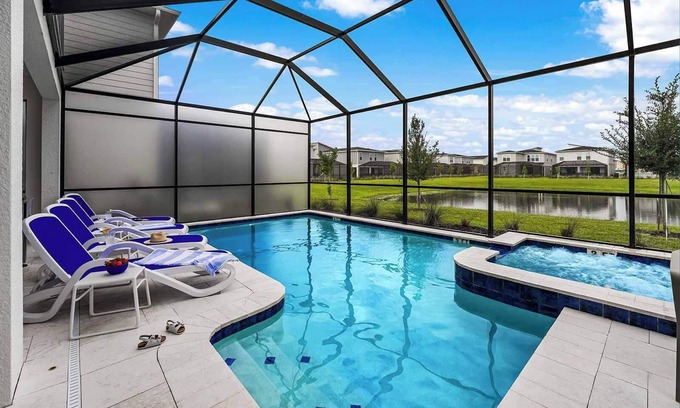 Florida Center House | The Ritzy |Breathtaking NEW Home w/PVT Pool & 2 Themed BRs in Dream Location