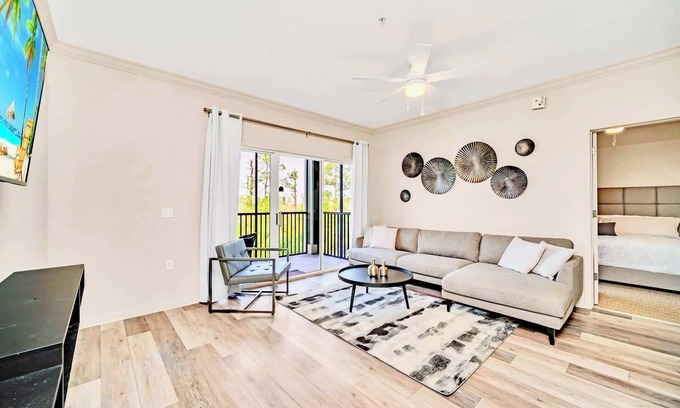 West Kissimmee Condo | Upstay: 2BR Condo Near Disney w Pool & Hot Tub