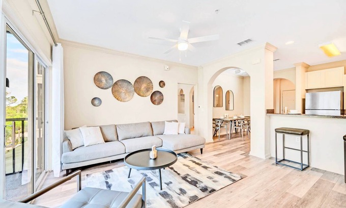 West Kissimmee Condo | Upstay: 2BR Condo with Hot Tub, Pool & Sauna—for 6