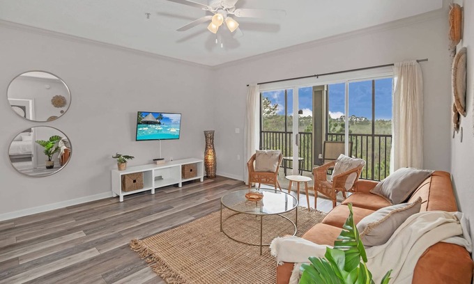 West Kissimmee Condo | Upstay Large Family Condo w Hot Tub, Pool, Sauna