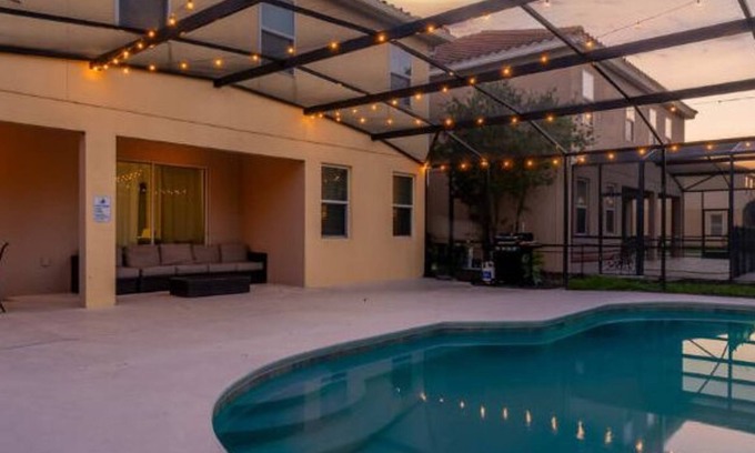 Loughman House | Water Park! Heated Pool + Lazy River + Game Room