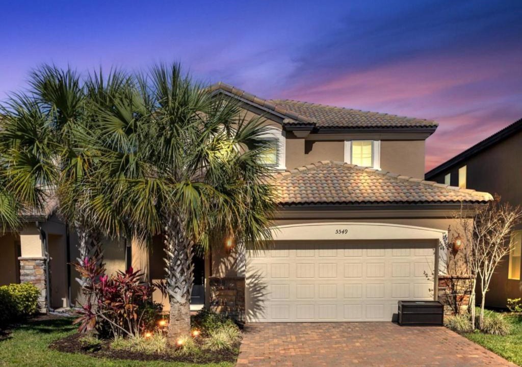 Loughman Villa | Dazzling 5BR Villa in Solterra with pool
