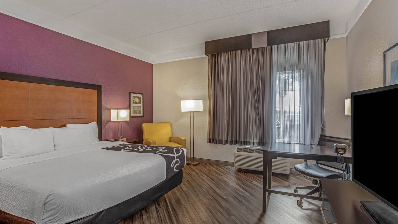 Photo of Bedroom in Airport North