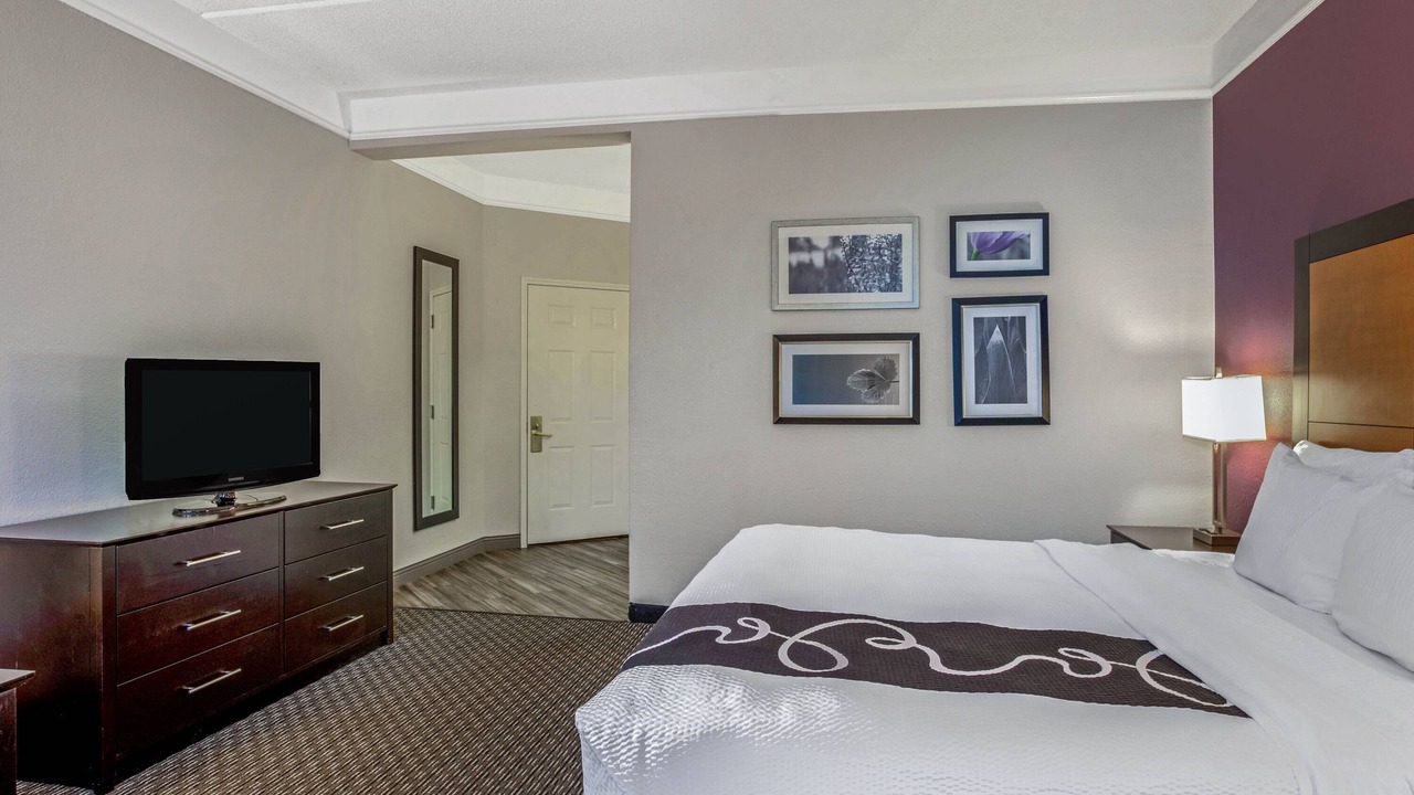 Photo of Bedroom in Airport North