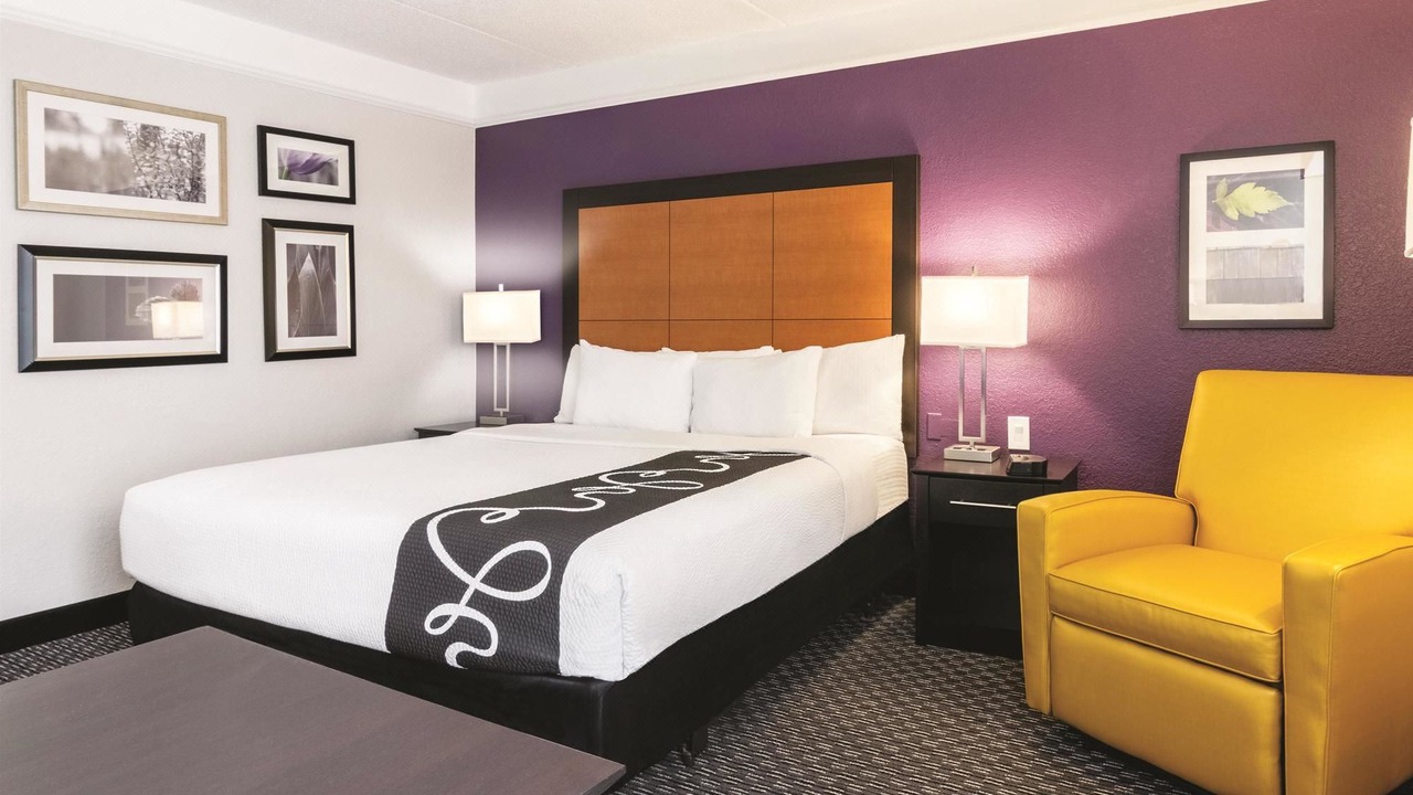 Photo of Bedroom in Airport North